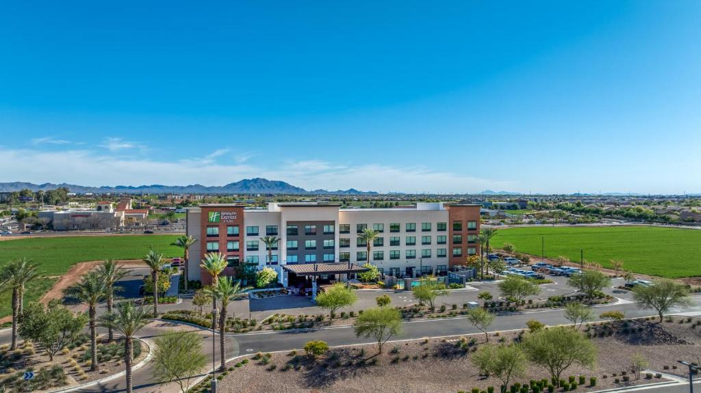 Gilbert Hotel | Holiday Inn Express & Suites - Gilbert - Mesa Gateway Airport