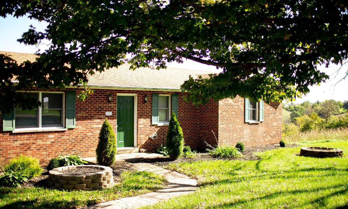 Williamstown House | Holland Countryside Living Minutes from The Ark