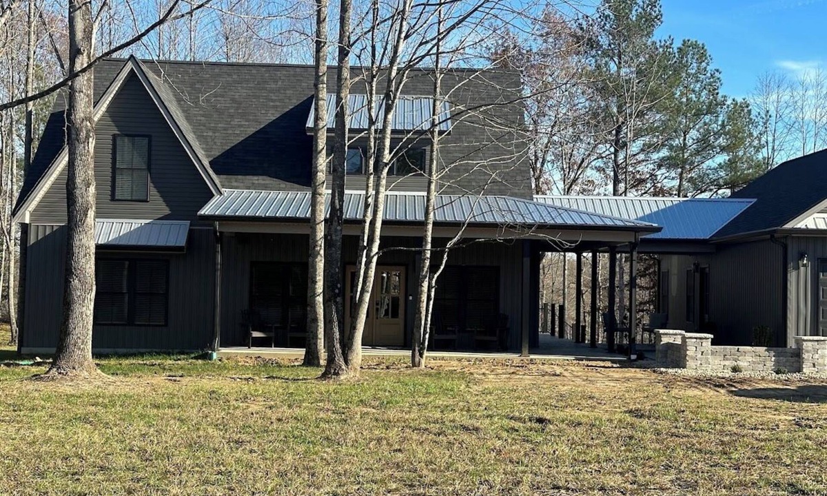 Lindseyville House | Holliday Inn, The Pines - Spacious and Luxurious 4 Bedroom Lake Home Sleeps 12