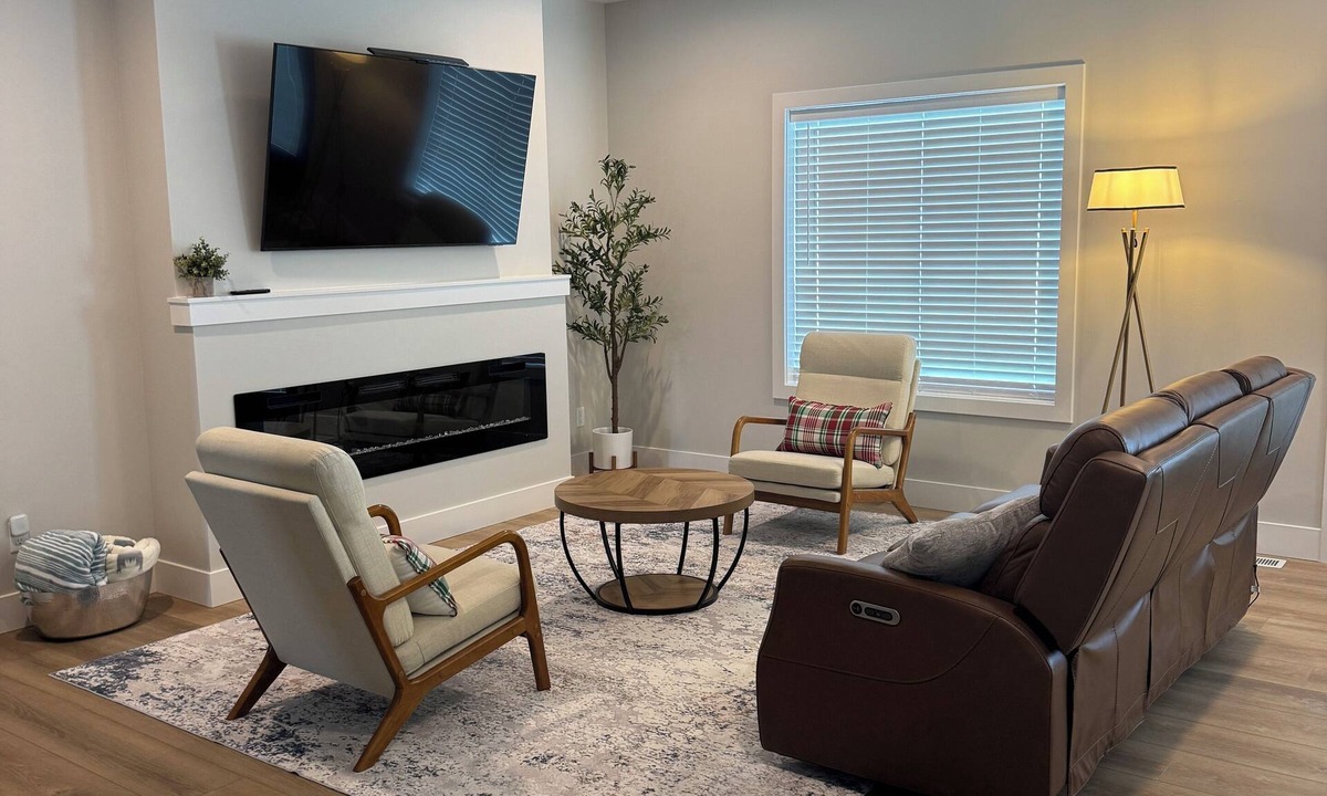 Sugar City House | "Home away from Home." Custom, 3-bedroom, 2 bath home.