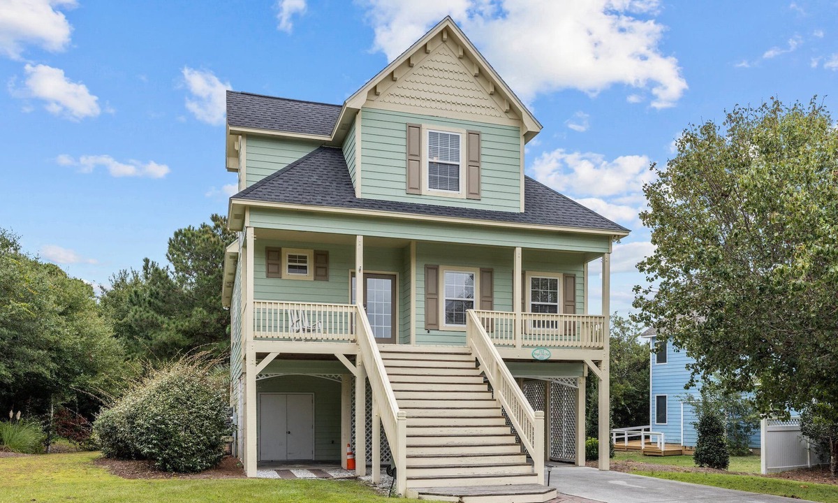 Emerald Isle House | Home with golf cart,community pool,easy access,Spinnakers Reach community