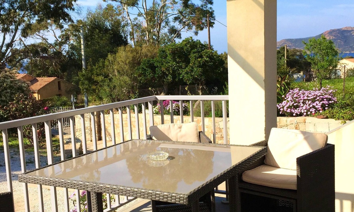Galeria Apartment | Homerez - Beautiful apartment With sea view and garden