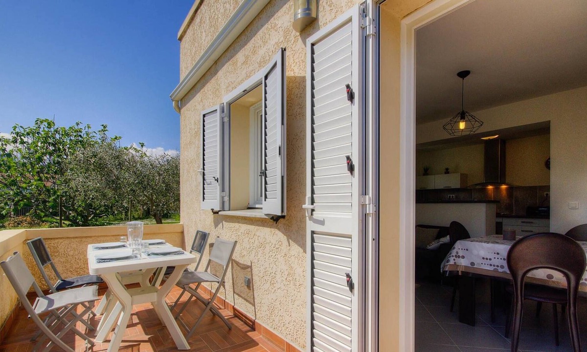 Taglio-Isolaccio Apartment | Homerez - Nice apartment 15 km from the beach for 4 pers. in Taglio Isolaccio