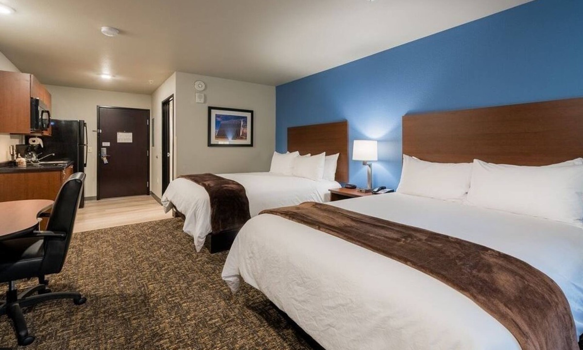 Grant Creek Hotel | Homey Room w/Kitchenette Near Missoula’s Outdoor Adventures