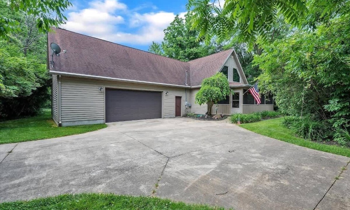 Put-in-Bay House | Hook, Line, & Sinker