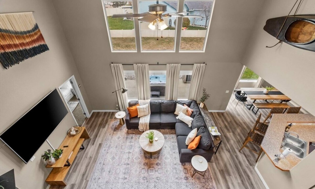 Southwest Ada County Alliance House | Hot Tub- 7 Bedrooms-Idaho Themed