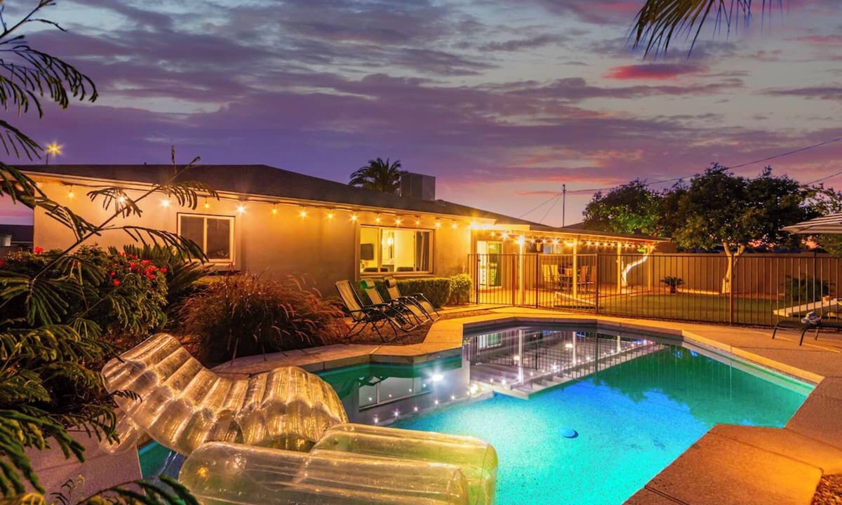 Village Grove House | Hot Tub + Heated Pool + Mini Golf, BBQ, Old Town, Game Room, EV Charger