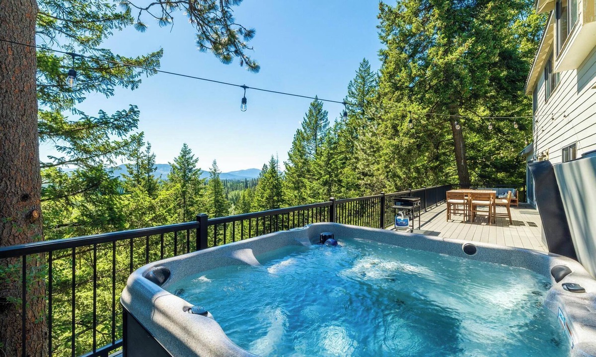 Sandpoint House | Hot Tub, Mountain Views & Family Retreat near Schweitzer
