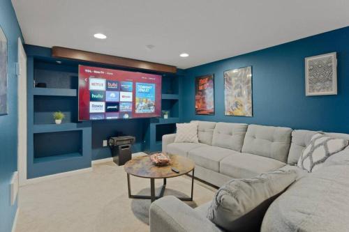 Spokane House | Hot Tub Movie Nights Ultimate Chill House