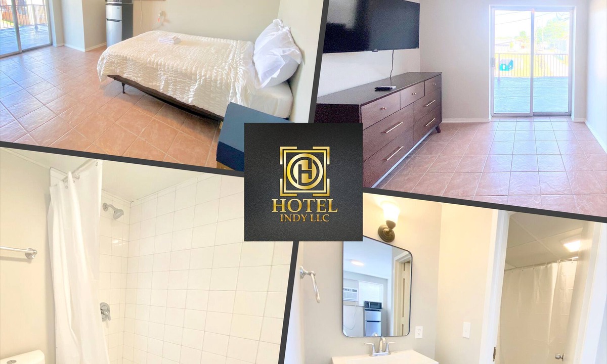 Martindale-Brightwood Hotel | Hotel Indy Balcony Room