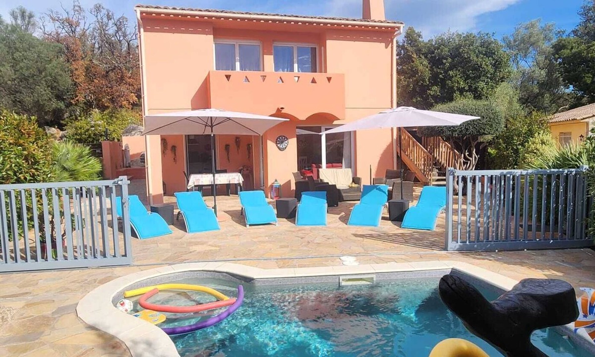 Porto-Vecchio Villa | House 150M² Parking 3 Bedrooms 3 bathrooms 4 Air-conditioning Secure swimming pool Nearby beaches