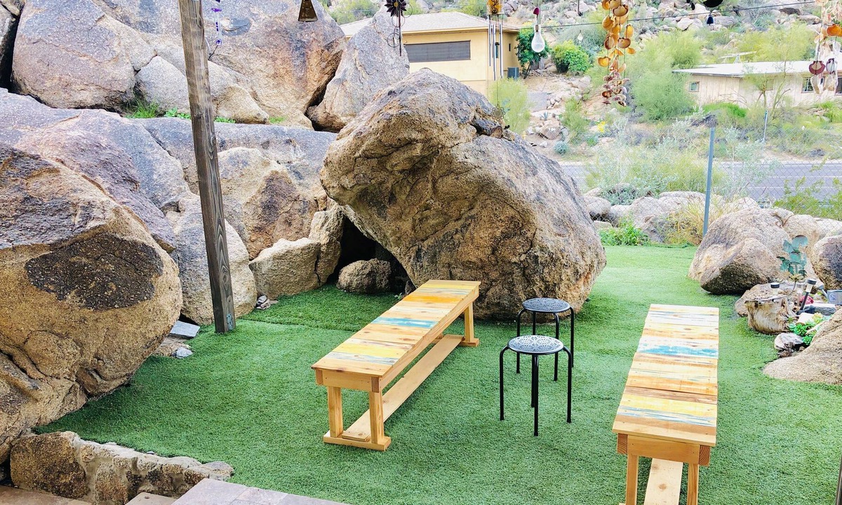Paradise Valley Village House | House on the hill, a charming hilltop getaway
