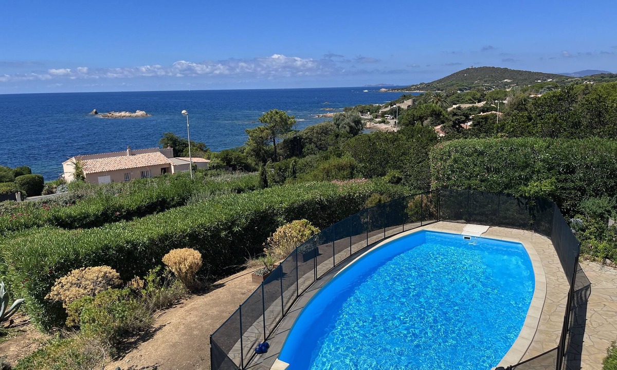 Isolella Villa | House with a beautiful view, facing the sea, confidential beach 30 metres away