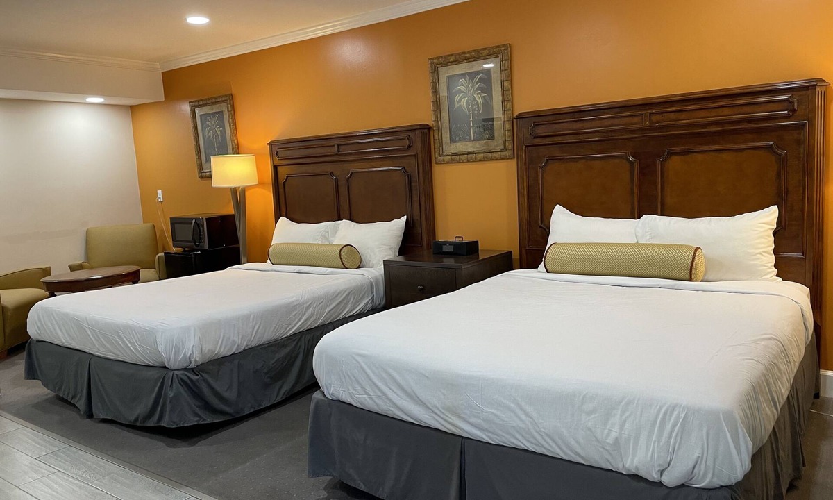 Ridgecrest Hotel | Howard Johnson by Wyndham Ridgecrest, CA