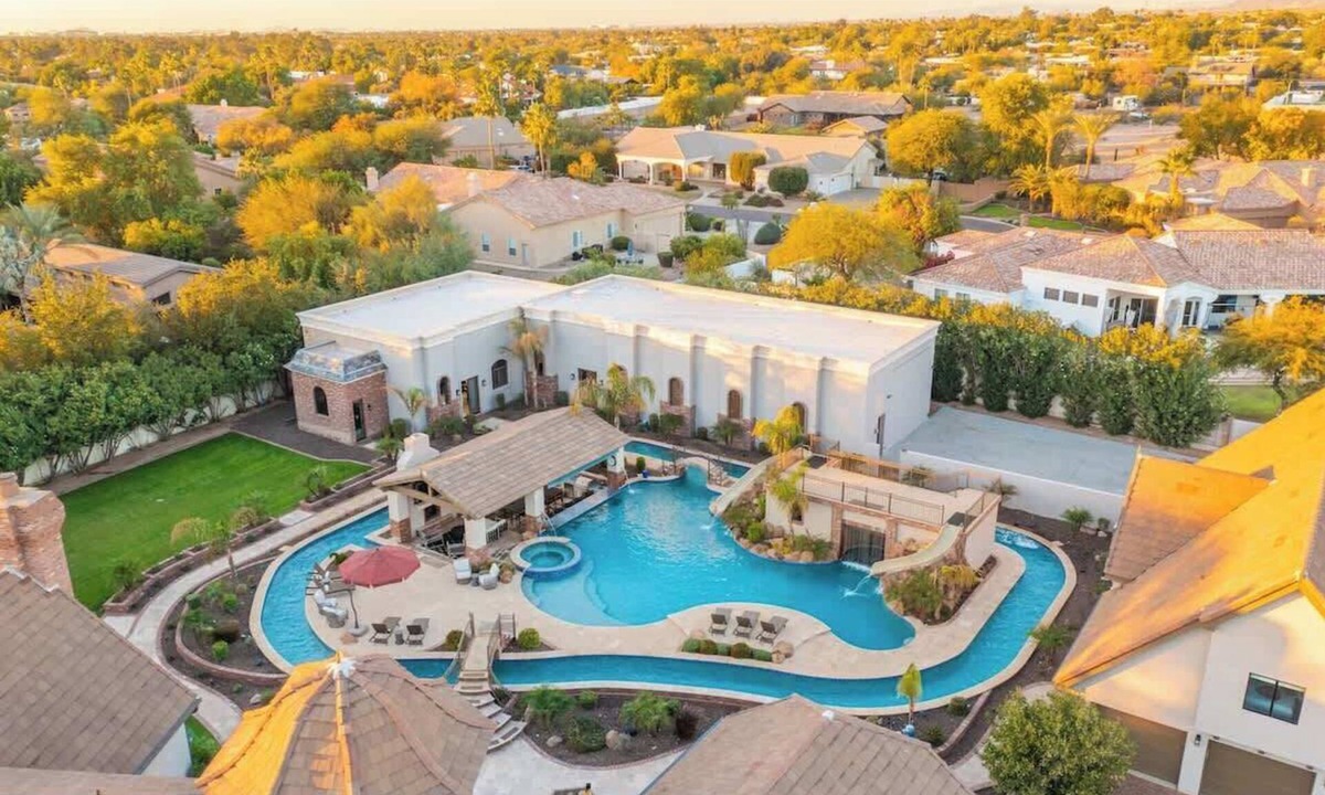 Cactus Acres House | HÓZHÓ Luxe | Lazy River, Pool & Pickleball Court