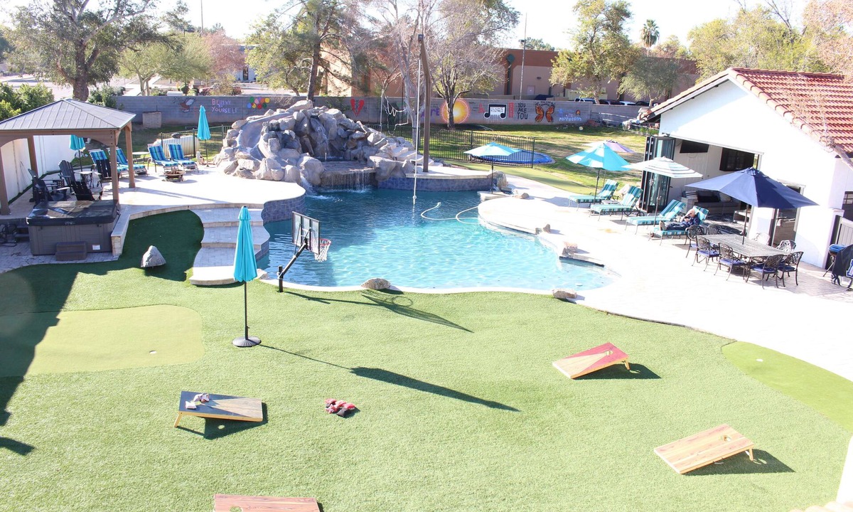 Mesa House | Huge Heated Pool, Rope Swing, Slide, Spa, pickle ball on 1 acre!