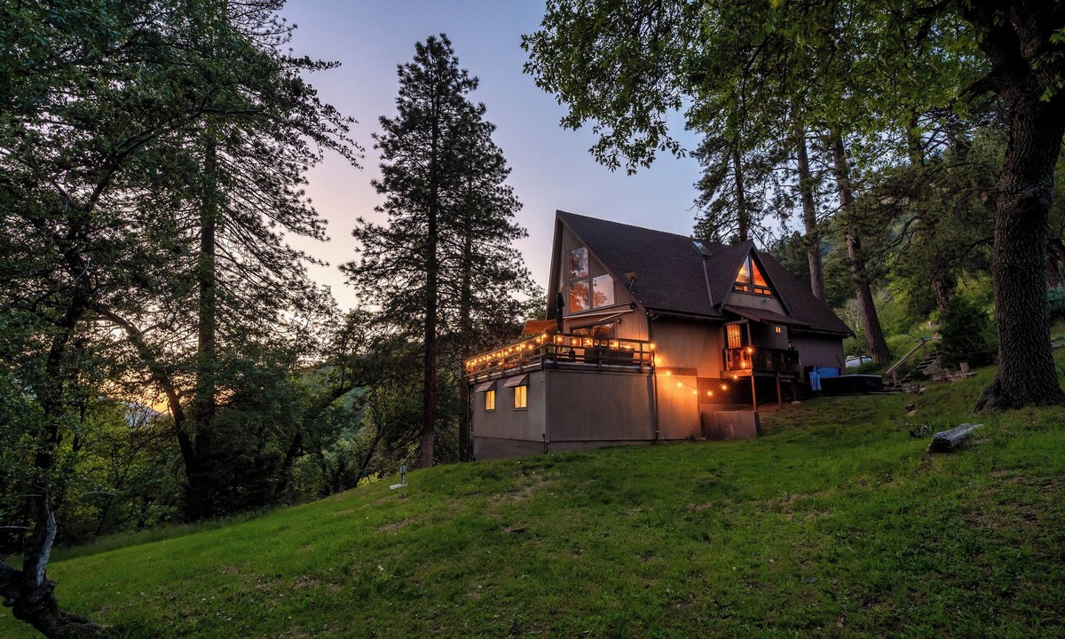Camp Nelson Cabin | Hygge Haus Sequoia - Large Private Cabin w Views