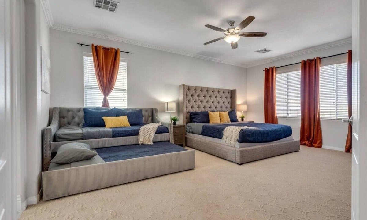 Henderson House | Iconic 6BR Vegas Villa. Heated Pool, Spa & Games