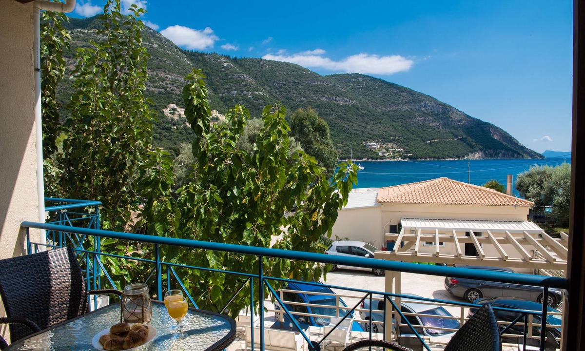 Mikros Gialos Hotel | Ilianthos Apartments & Studios