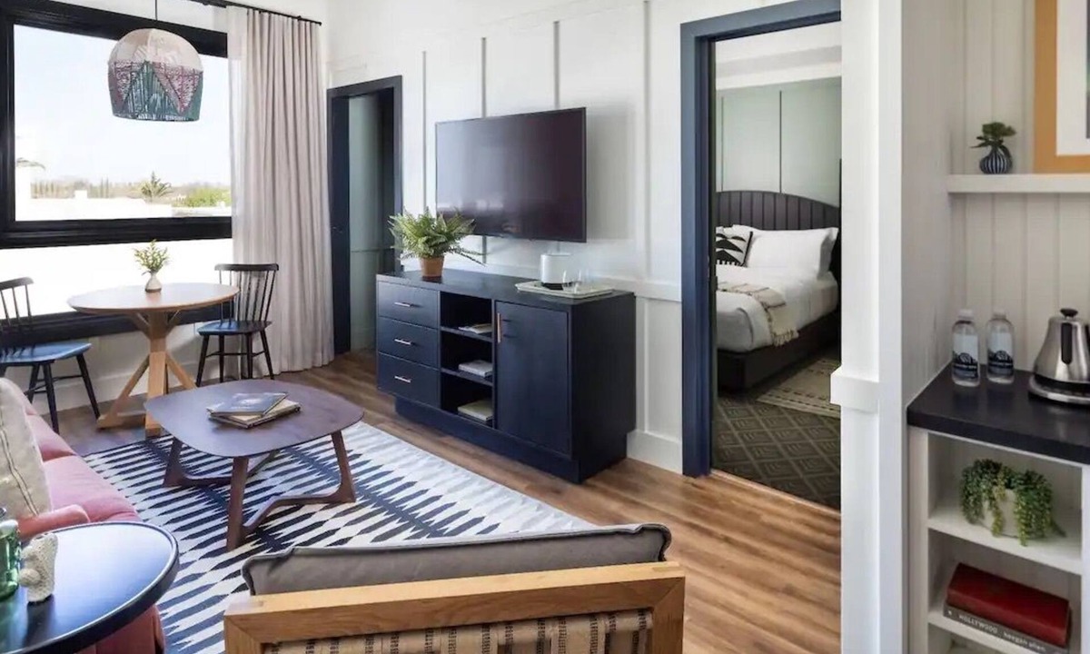 Merced Hotel | Immerse in Local Culture - Boutique Suite at El Capitan Hotel