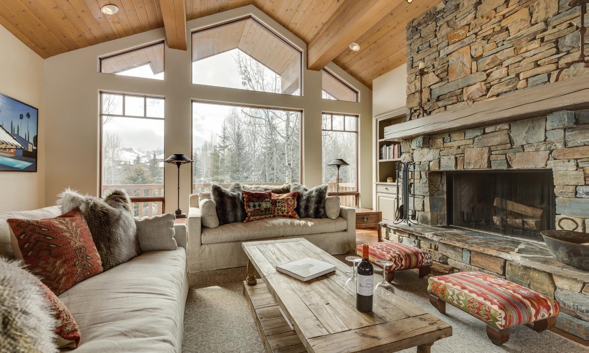 Elkhorn Village House | Impeccable Ski Home in Elkhorn Community with Mountain Views