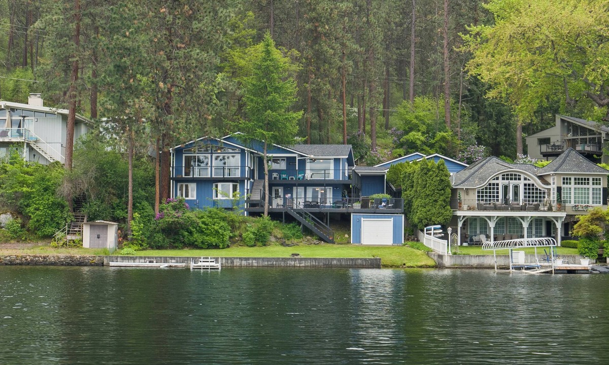 Liberty Lake House | Incredible Waterfront Lakehouse on Liberty Lake