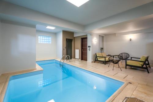 Kalyvia Thorikou Villa | Indoor Pool Villa Lagonisi
