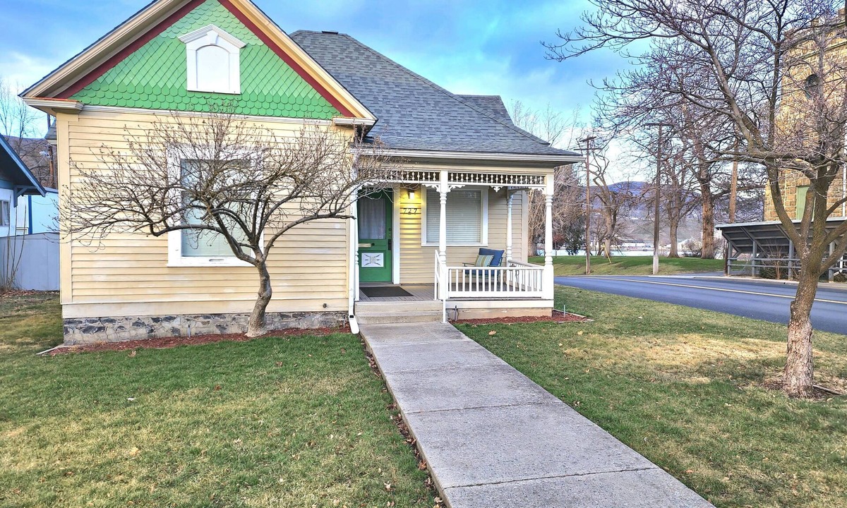 Lewiston House | Inviting Home Steps From LCSC & Downtown Lewiston
