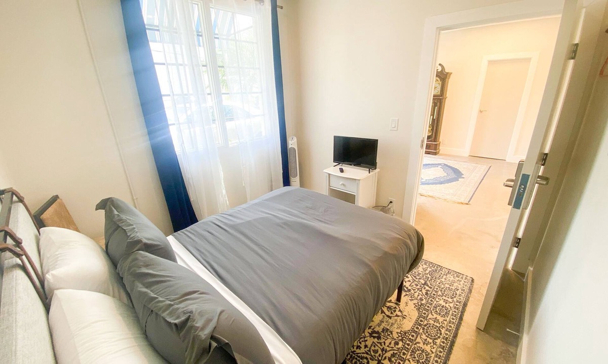 Lower State Hostel | ITH Santa Barbara Surf Hostel