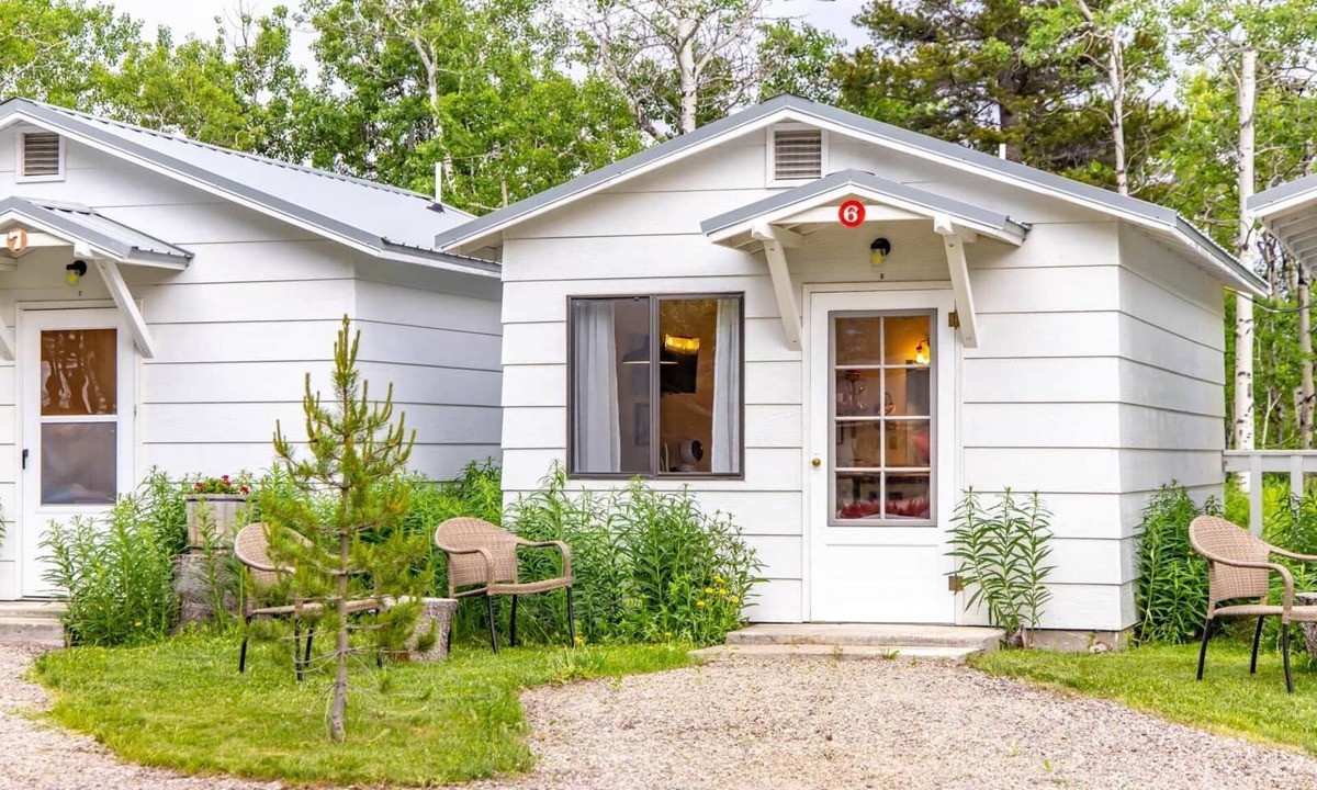 East Glacier Park Village House | Jacobson's Cottages Cabin #6