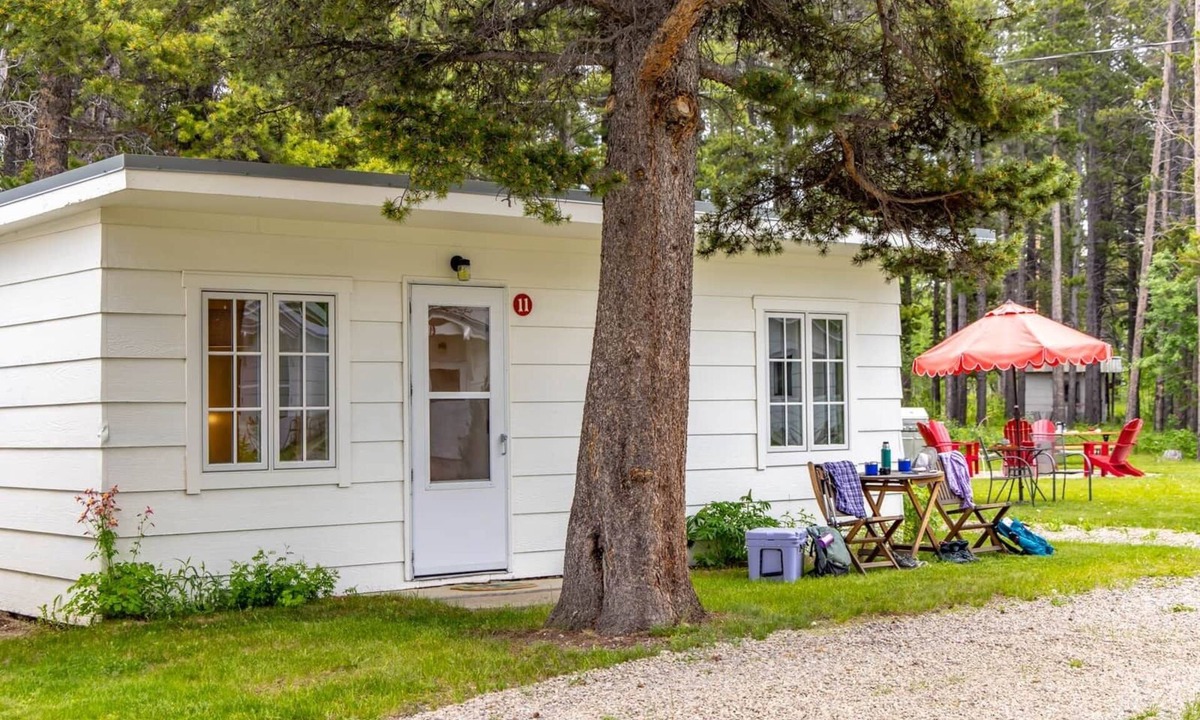 East Glacier Park Village House | Jacobson's Cottages Cabin #11