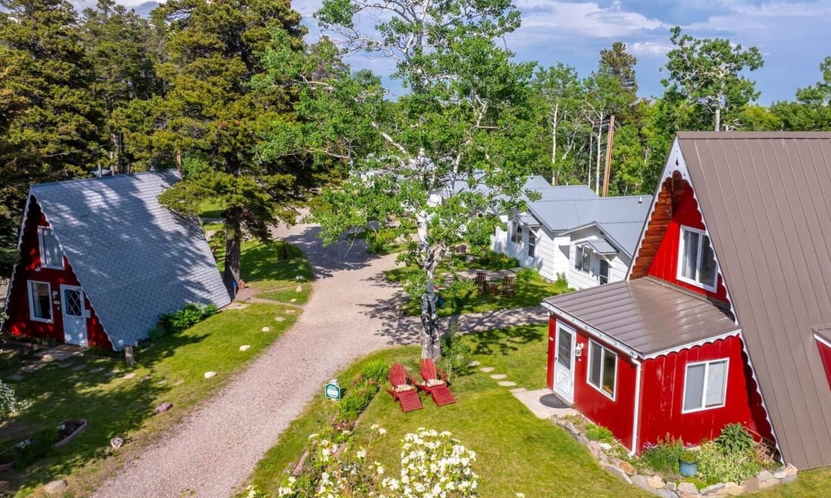 East Glacier Park Village House | Jacobson's Cottages Cabin #9