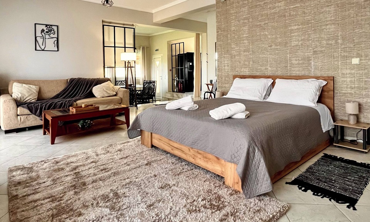 Thermaikos Apartment | Jacques Boutique Studio – Relaxing Open Space with Fireplace & Outdoor BBQ