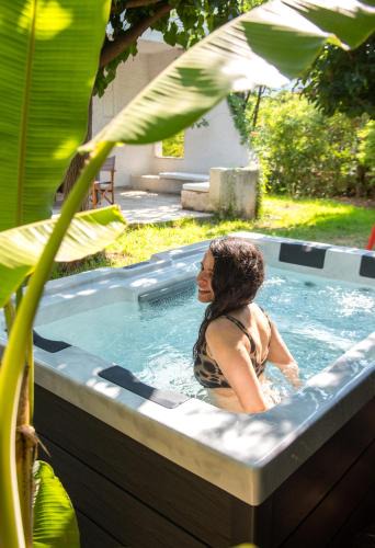Nea Makri House | Jacuzzi Artistic Villa in Nea Makri