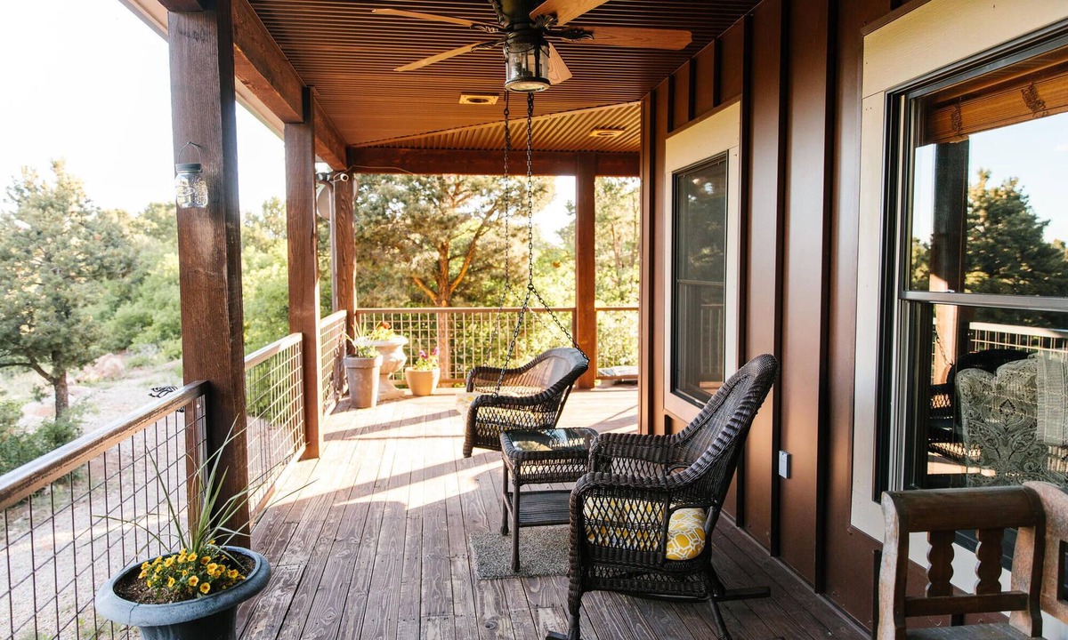Spanish Valley Cabin | Jaydee's Run Cabin @ Whispering Oaks, 20 miles from Moab!