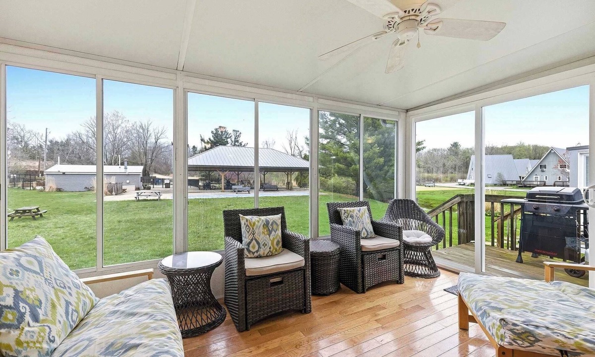 Stevensville Ski Chalet | Juniper Presents: Chalet #44 Nr Resort Pool, Courts & Walk to Beach