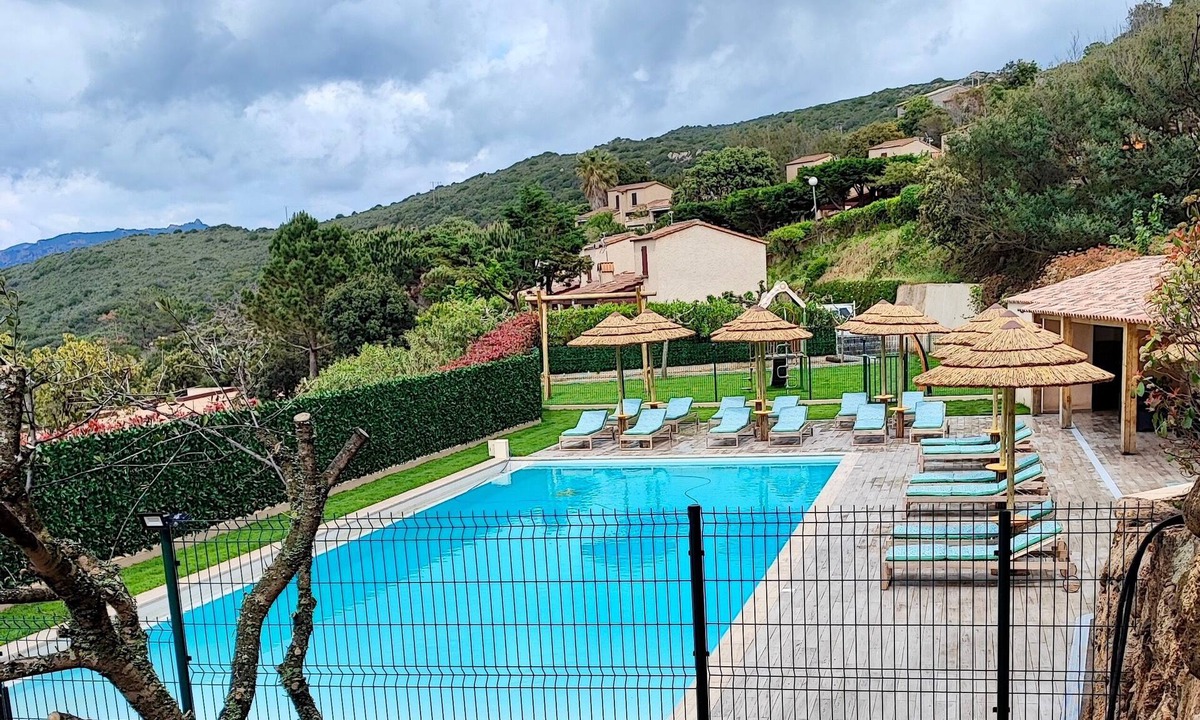 Sartene Apartment | Just a stone's throw from the beach! 4-person studio, pool, sea-view terrace.