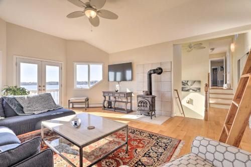Kenyon House | Kayaks, Deck & Pond Access: Rhode Island Retreat!