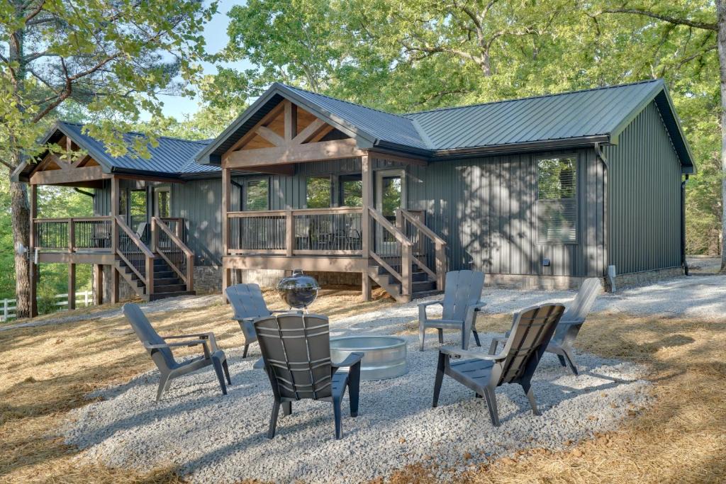 Murray House | Kentucky Lake Access! 2-Unit Combo w/Decks