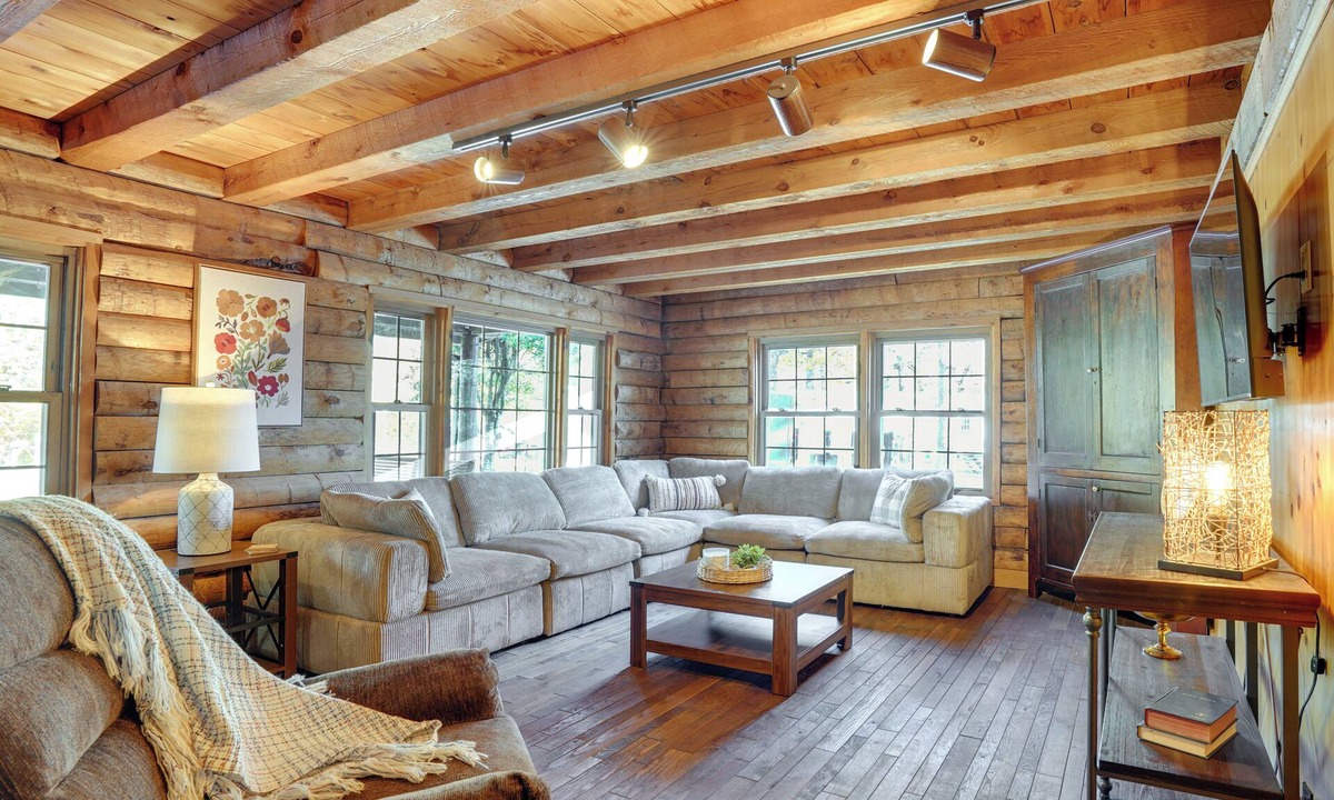 Murray Cabin | Kentucky Lake Access! Family Log Cabin w/Deck