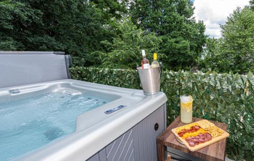Kernersville House | Kernersville Studio Suite Community Pool Firepit Kitchen