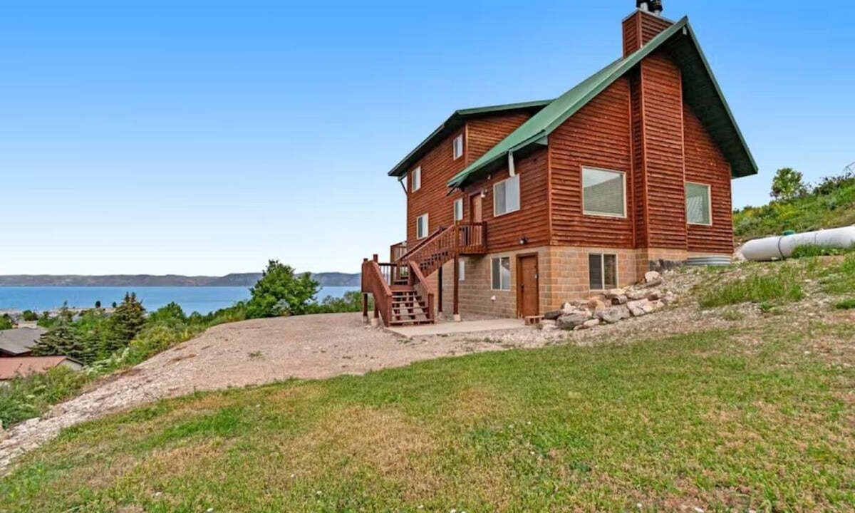 Harbor Village Cabin | Kickback Kabin - Sleeps 25! Stunning Lake Views, Ultimate Bunk Room