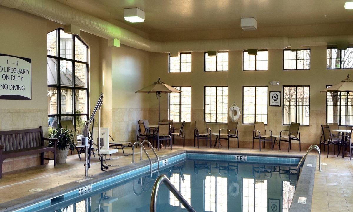 Beckett Ridge Condo | King Suite | Free Daily Breakfast and Parking