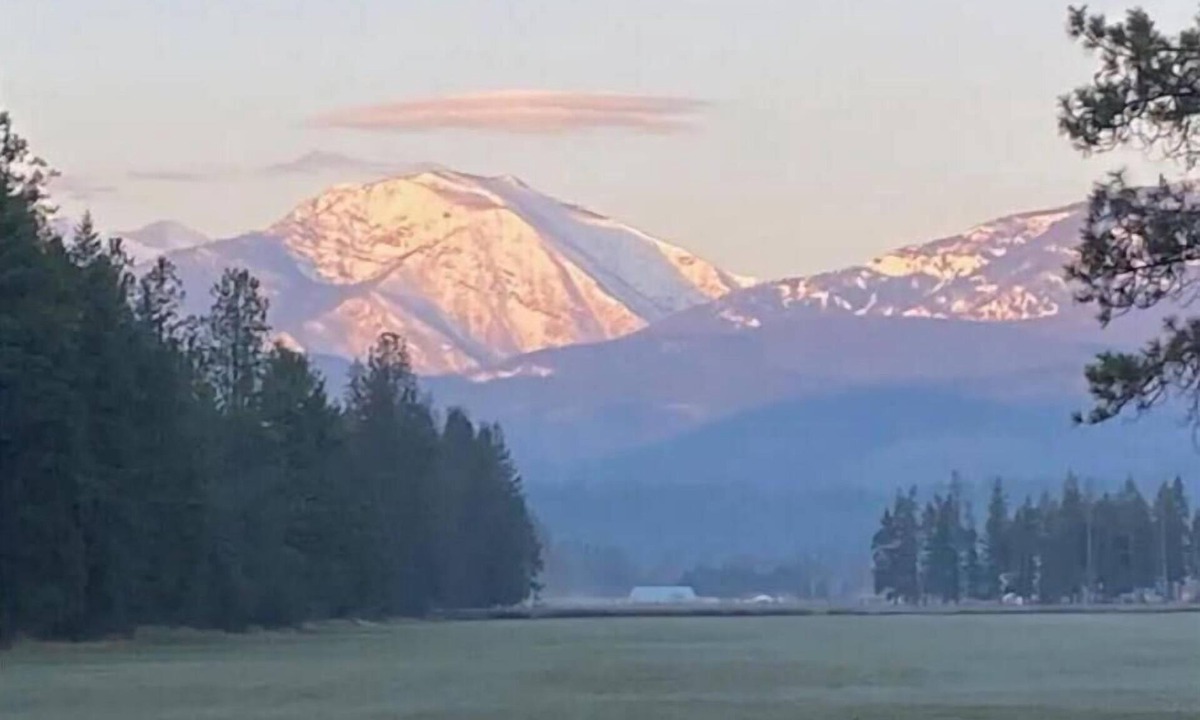 Libby House | Kootenai River Retreat Libby Montana.Mountain views and the Kootenai River.