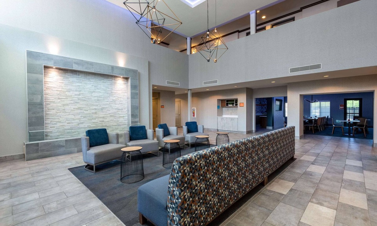 Paradise Hotel | La Quinta Inn & Suites by Wyndham Las Vegas Airport South