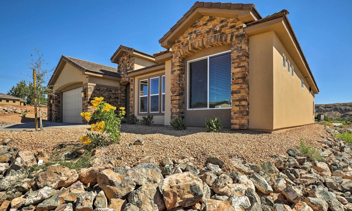 La Verkin Cottage | La Verkin Home w/Hot Tub, Kayaks, & Bikes!