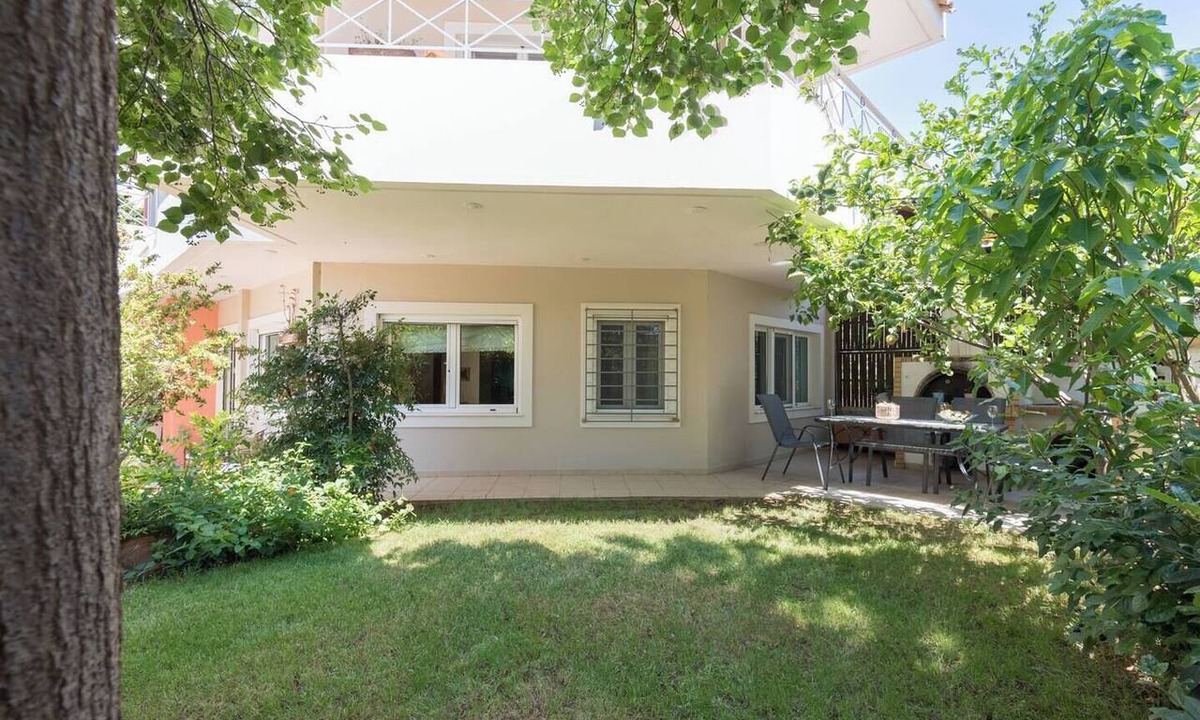 Saronikos Apartment | Lagonisi Garden Stay, 10min Walk to Beach