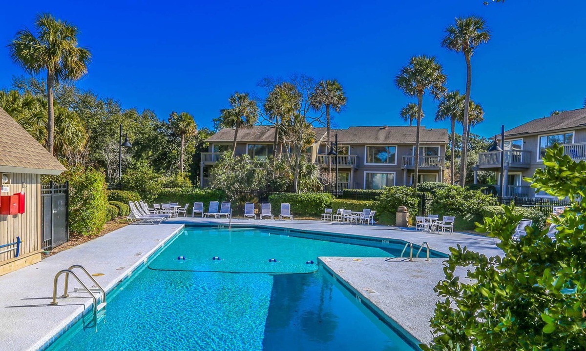 Isle of Palms House | Lagoon Views, Private Balconies, Wildlife, En Suite Bathrooms, Pool & 2 Master Beds. 5 min to beach