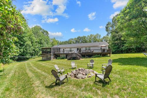 Bumpass House | Lake Anna Water Access Slps 8 Boat Slip Hammock and Volleyball