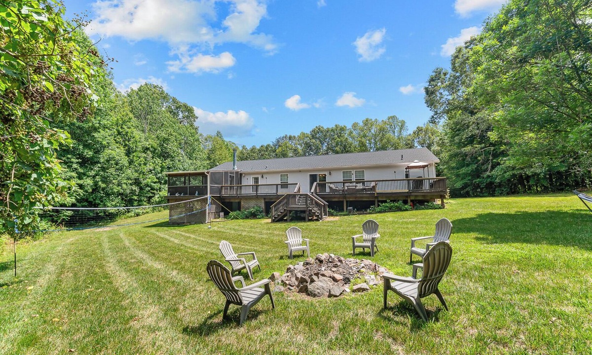 Bumpass House | Lake Anna Water Access, Slps 8, Boat Slip, Hammock & Volleyball